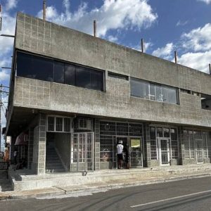 Local Comercial en calle 1ero de Mayo, a 3 cuadras de Av. Miranda. Anaco. Ref: 1662