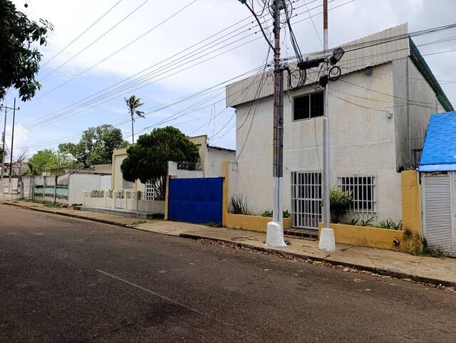 Oficinas Comerciales con Deposito. Calle Apure. Anaco. Ref: 1650 - Image 3