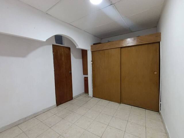 Apartamento en calle Vargas con 1ero de Mayo. Anaco. Ref: 1652 - Image 3