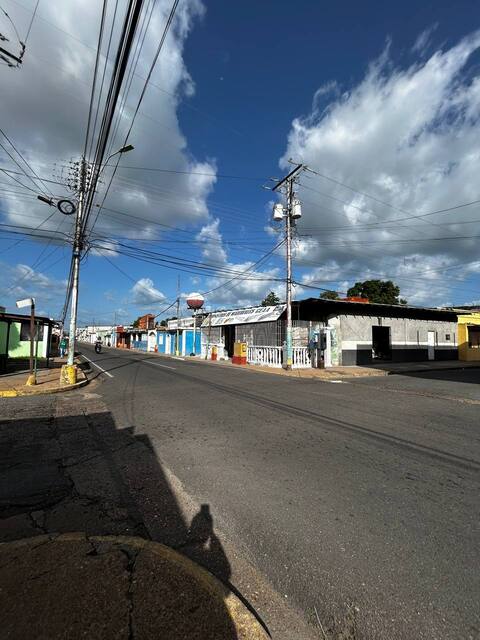 Local Comercial en calle 1ero de Mayo, a 3 cuadras de Av. Miranda. Anaco. Ref: 1662 - Image 2
