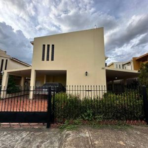 Casa en Conjunto Residencial Agua Clara. Anaco. Ref: 1649