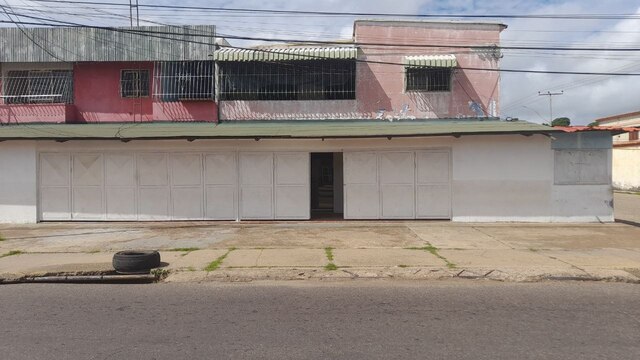 Local Comercial en Av. Miranda cruce calle Libertador. Anaco. Ref: 1663