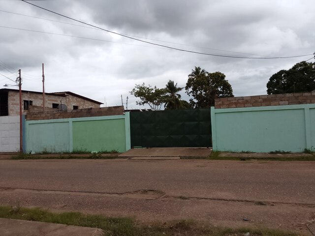 Galpón con Oficinas y Apartamento. Anaco. Ref: 1668