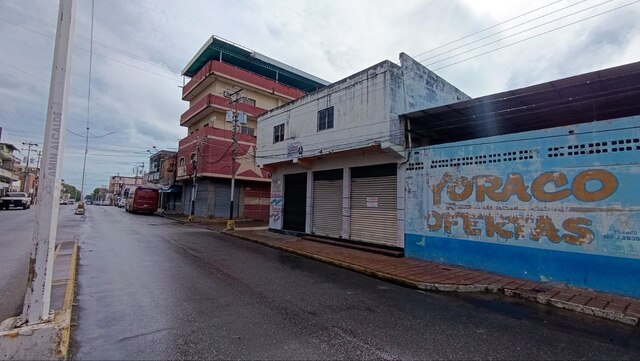 Edificio Comercial y Residencial en Av. Bolívar con calle Monagas. Anaco. Ref: 1665 - Image 3