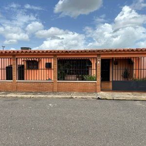 Casa en Urbanización Las Tinajas Viejas. Anaco. Ref: 1673