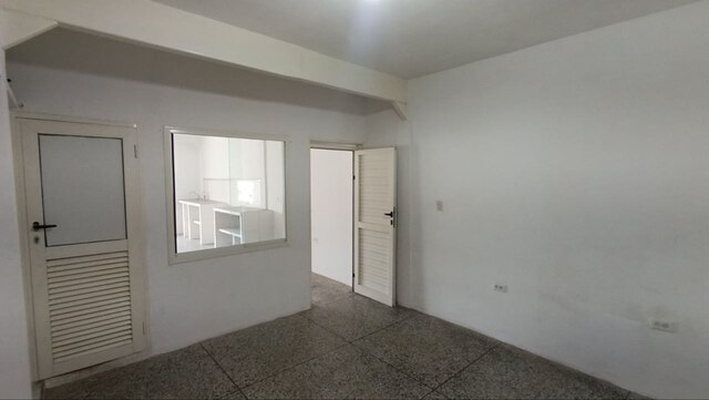 Apartamento de uso comercial en calle 24 de Julio con calle Sucre. Anaco. Ref: 1687